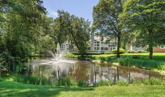 51 Hale Ln 51, Darien, CT 06820