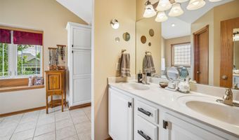 237 19th St SW, Altoona, IA 50009