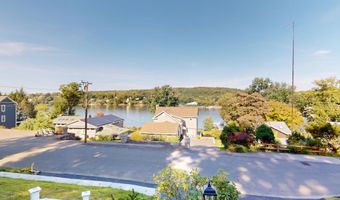 75 N Lake Shore Dr, Brookfield, CT 06804