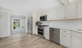 2 Carvin Ct, Warwick, RI 02886