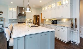 201 Rodman Ln, North Kingstown, RI 02852
