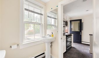 7 Marsh St, Newport, RI 02840