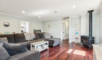 77 Drift Rd, Belford, NJ 07718