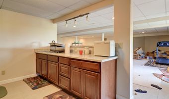 3055 VALLEY VIEW Ct, Clinton, IA 52732