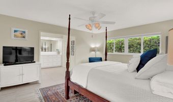 221 Orange Tree Dr, Atlantis, FL 33462