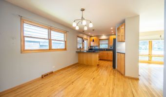 106 W Cedar St, Arlington Heights, IL 60005