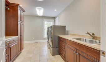 20484 Lake Rd, Abingdon, VA 24211