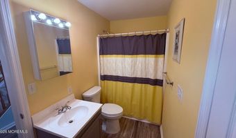 6 Spring St, Beachwood, NJ 08722