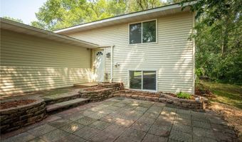 1004 Thomas Dr NE, Alexandria, MN 56308