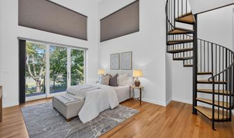 4061 Thornoaks Dr, Ann Arbor, MI 48104