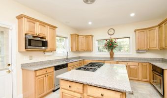 7801 RIDGEWOOD Dr, Annandale, VA 22003