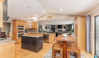 408 N Oak Ridge Rd, Brandon, SD 57005
