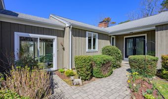 55 Tonela Ln, Barnstable, MA 02630
