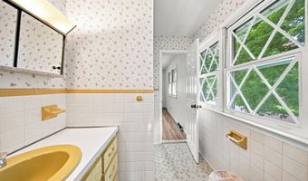 4 Laurel Dr, Albany, NY 12211