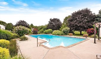 27 Galloping Brook Rd, Allentown, NJ 08501