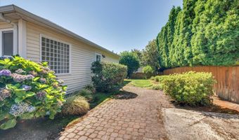 12997 SE LA CRESTA Dr, Milwaukie, OR 97222