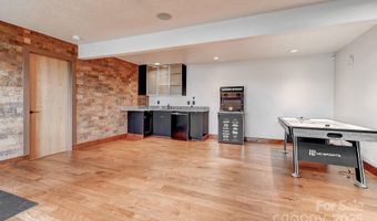128 Leisure Mountain Rd, Asheville, NC 28804