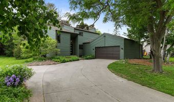929 E NORTHWOOD Dr, Appleton, WI 54911
