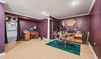 28 Pond View Cir, Barnegat, NJ 08005