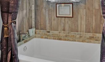 3231 Sardis Lake Dr, Batesville, MS 38606