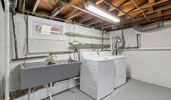 16 PARK Dr, Bellmawr, NJ 08031