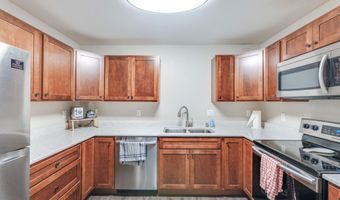2127 Luann Ln 6, Madison, WI 53713