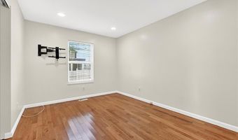 701 Kehrs Mill Rd, Ballwin, MO 63011