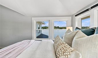 32 King Philip Ave, Barrington, RI 02806