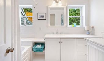 140 Connection St, Newport, RI 02840