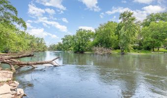 1237 Fox River Dr, Algonquin, IL 60102
