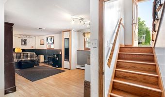 47 Allston Ave, Middletown, RI 02842