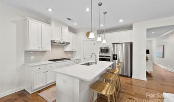 9302 Dufaux Dr, Charlotte, NC 28278