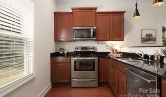 3943 Sky Dr, Charlotte, NC 28226
