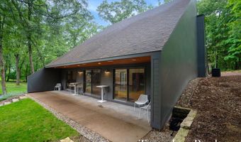 410 Greentree Ln NE, Ada, MI 49301