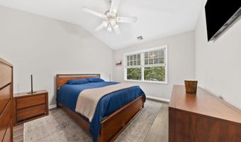 10 Stonyridge Dr, Bayonne, NJ 07035