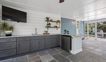 3831 N VERNON St N, Arlington, VA 22207