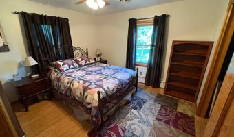 1105 Benton St, Albany, MO 64402