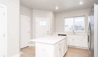 713 NE Oak Ridge Dr, Ankeny, IA 50021