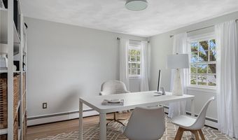 45 Meadowbrook Dr, Barrington, RI 02806