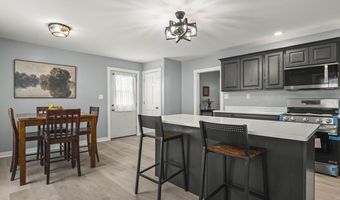 29 W Main St, Amboy, IL 61310