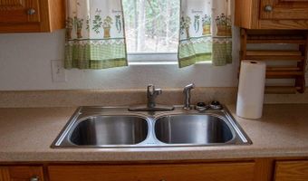 1380 Landing Rd, Baxley, GA 31513