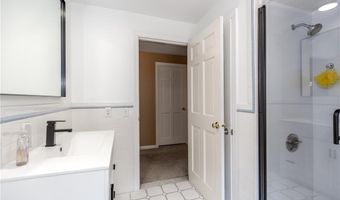 41 Holly Hill Ln, Cranston, RI 02921