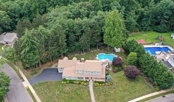 44 Devonshire Ct, Middletown, NJ 07748