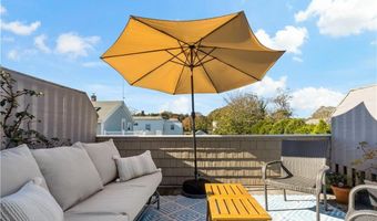 26 W Narragansett Ave 6, Newport, RI 02840