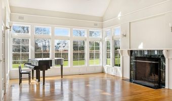 9 Ocean Lawn Ln, Newport, RI 02840