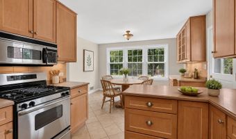 6035 CHATSWORTH Ln, Bethesda, MD 20814