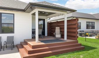 1190 Berkshire Ln, North Liberty, IA 52317