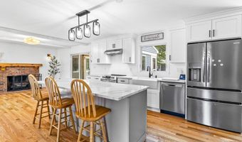 3 Cedar Hill Dr, Acushnet, MA 02743
