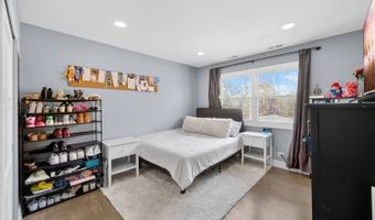 24 W Berkley Dr, Arlington Heights, IL 60004