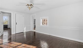 1382 Hope St, Bristol, RI 02809